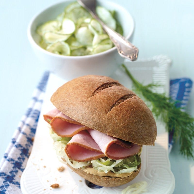 Foto van Broodje casselerrib met komkommersalade door WW
