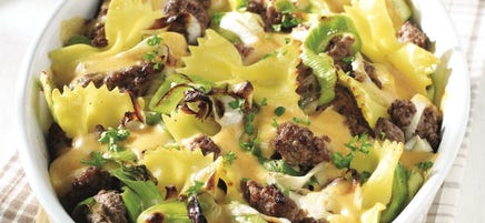 Plat de poireaux, américain et fromage à tartiner au four
