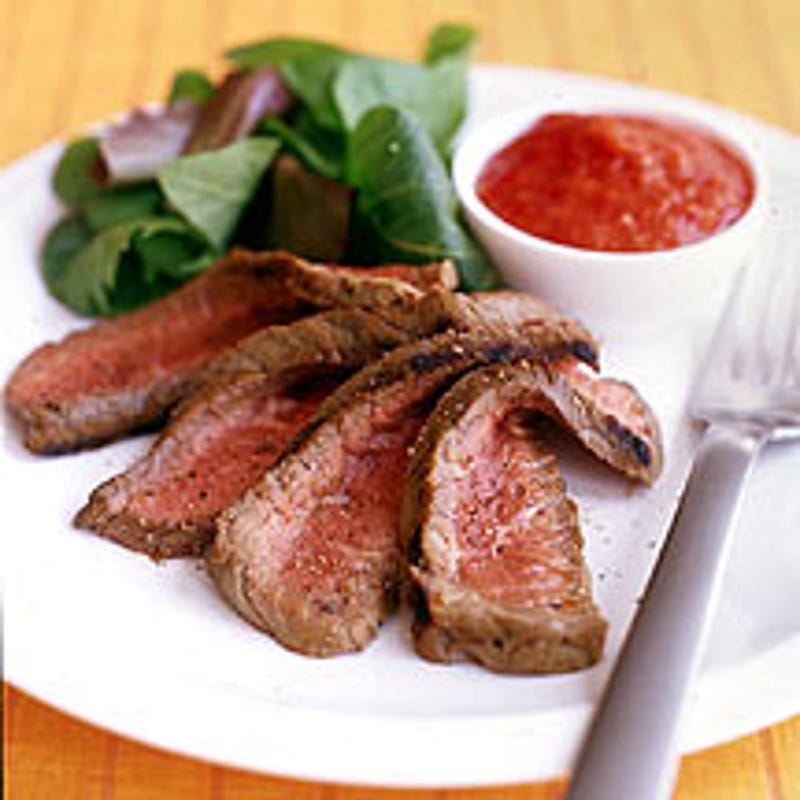 Photo de Bifteck et sa sauce de poivrons rouges grillés prise par WW