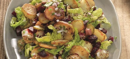 Salade van gebakken aardappel en rode biet