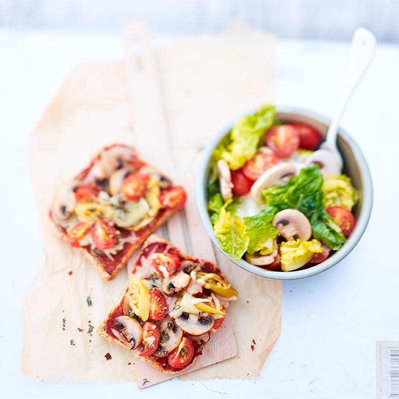 Foto van Pizzatoast met knapperige salade door WW