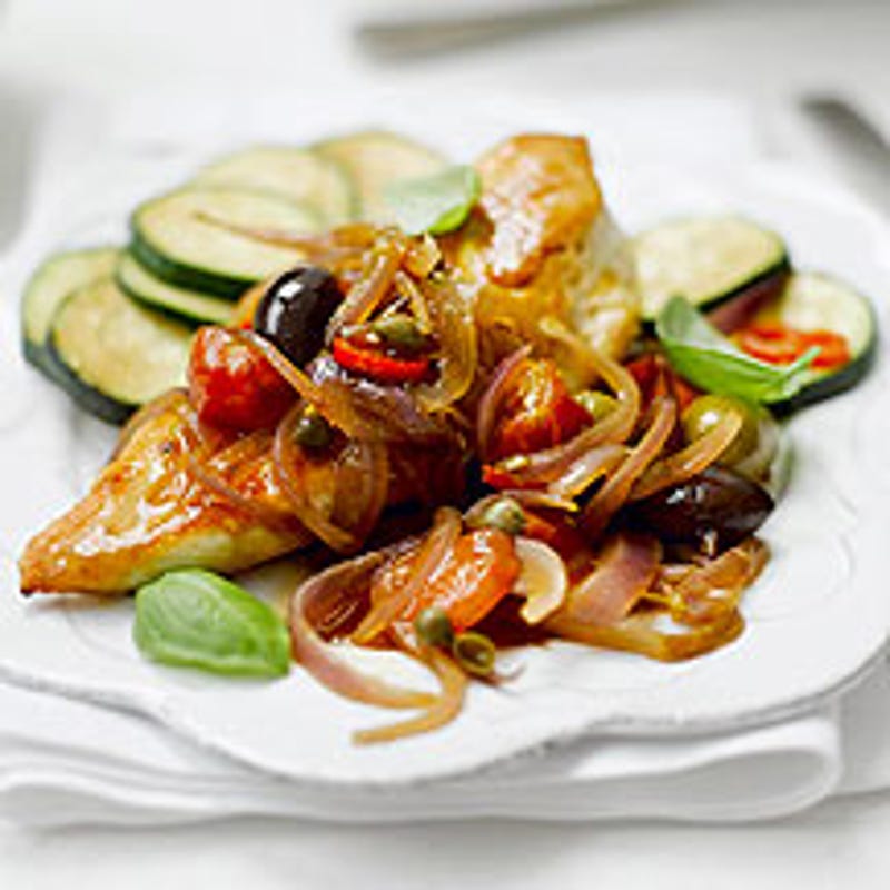 Photo de Poulet, sauce à la tomate et à l’oignon rouge prise par WW