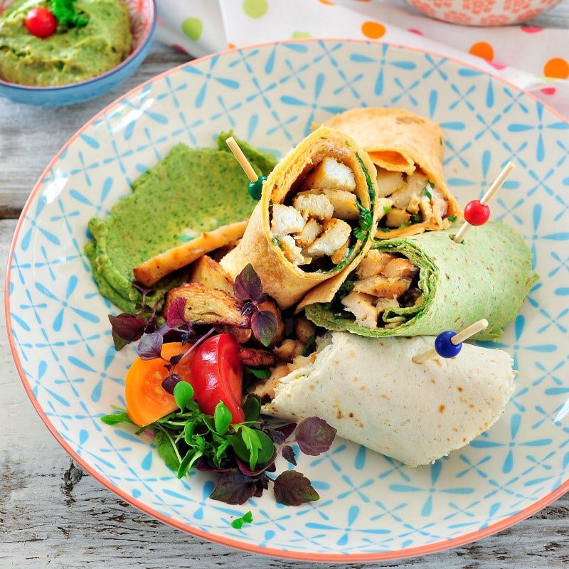Foto van Wraps met geroosterde kip, guacamole en tomatensalsa door WW