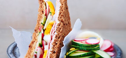 Sandwich au poulet et aux oeufs