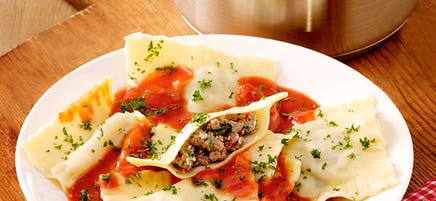 Pittige ravioli met tomatenroomsaus