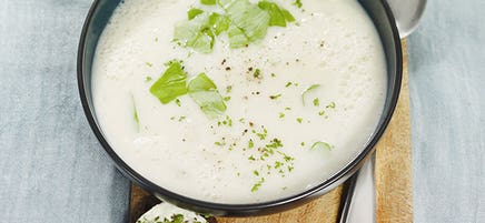Koolrabisoep met roggebroodrondjes