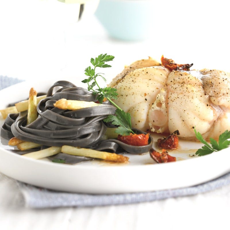 Photo de Pâtes de seiche, lotte de mer et asperges prise par WW