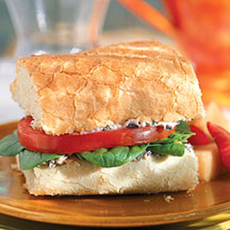 Photo de Baguette à la feta, aux olives et au basilic prise par WW