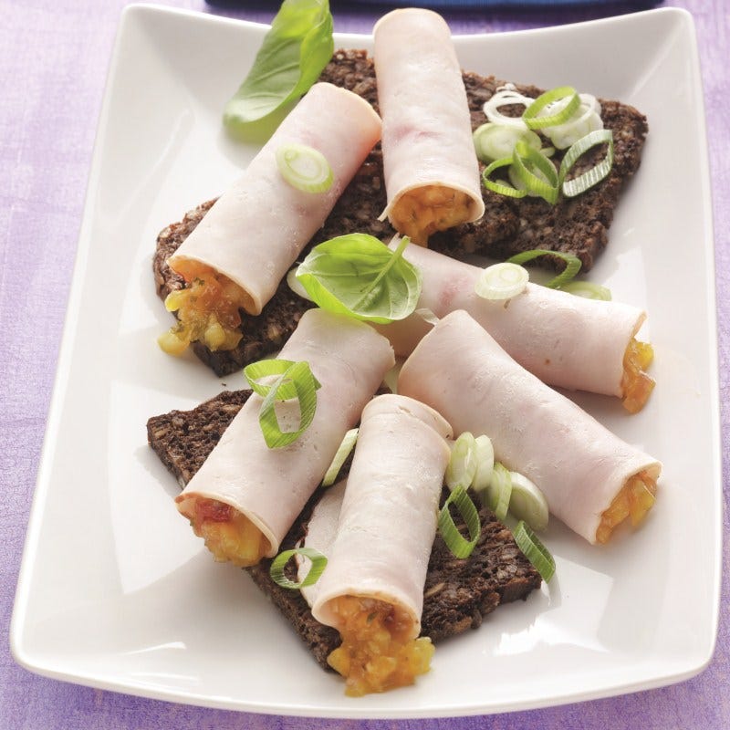 Foto van Kiprolletjes met ananas-mangosalsa door WW