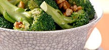 Brocolis au sésame et aux noix