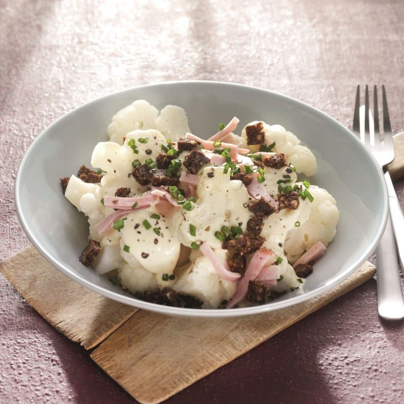 Foto van Bloemkoolsalade met roggebroodcroutons door WW
