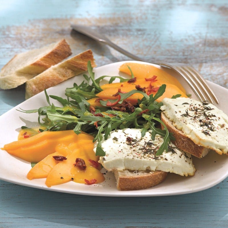 Photo de Salade de roquette au fromage et au dressing pimenté à la mangue prise par WW
