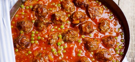 Gehaktballetjes in tomaten-erwtensaus