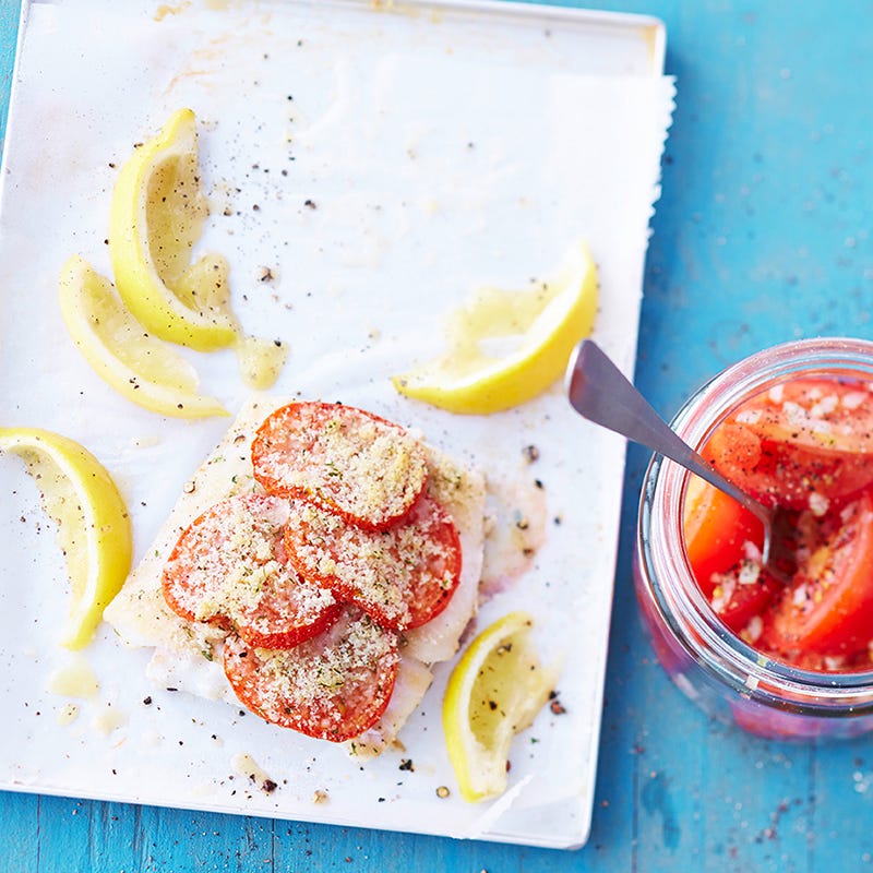 Photo de Cabillaud à la croûte de tomates et de parmesan accompagné d'une salade prise par WW