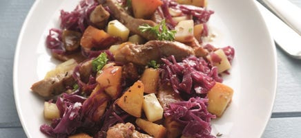Rodekool-varkenspannetje met appel