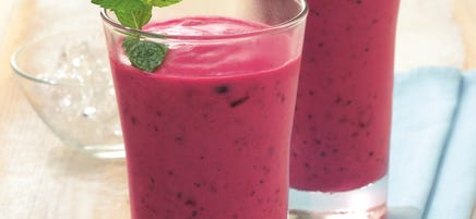 Smoothie van blauwe bosbessen en banaan