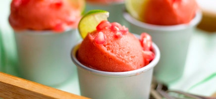 Aardbei-limoen sorbet
