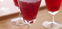 Cocktail met prosecco en framboos
