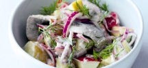 Salade au hareng, à la pomme de terre et à la pomme