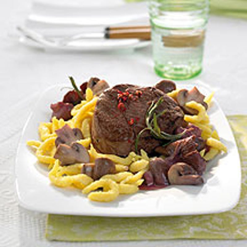 Foto van Steak met portochampignons en macaroni door WW