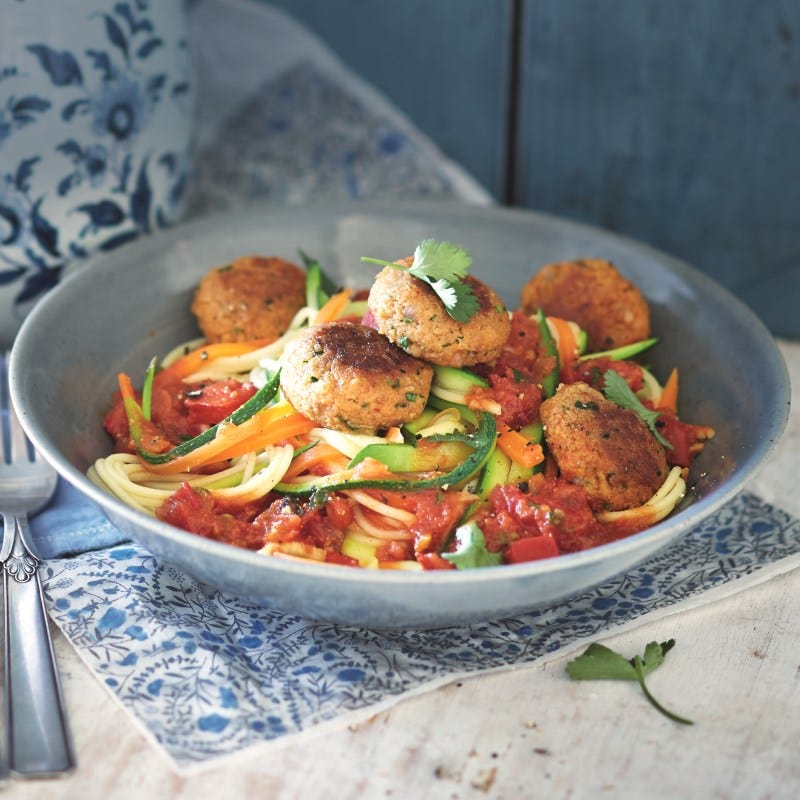 Foto van Kruidige balletjes met groentepasta en tomatensaus door WW