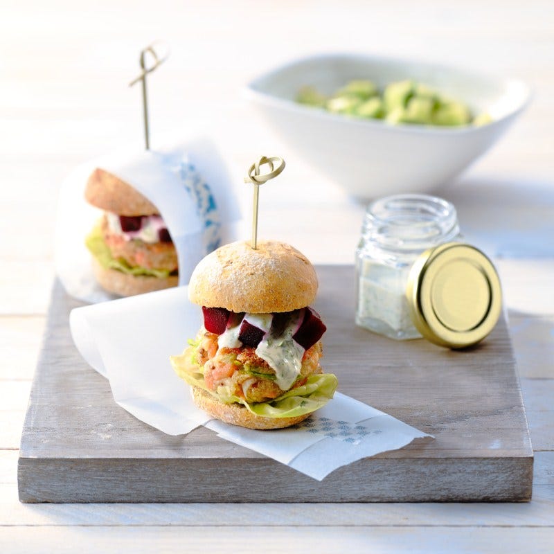 Photo de Burger de saumon et salade de concombre prise par WW