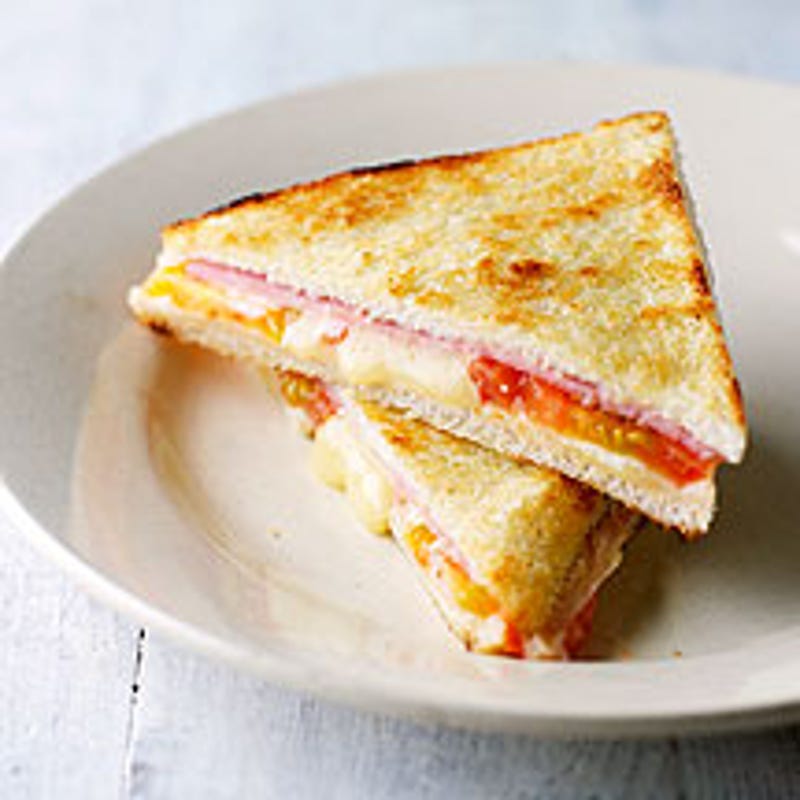 Photo de Croque-monsieur au jambon, fromage et tomate prise par WW