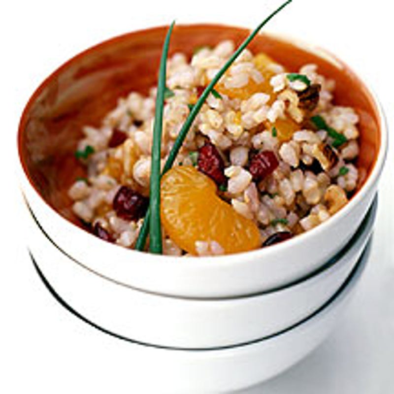 Foto van Bruine rijstsalade met rozijnen en walnoot door WW