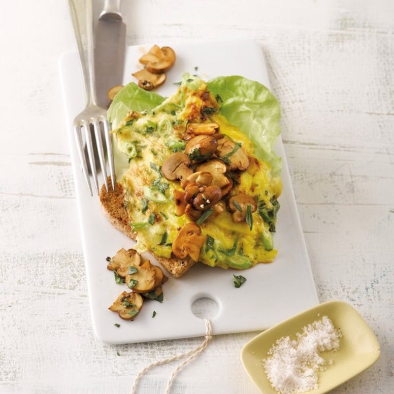 Photo de Oeufs brouillés aux champignons à l'estragon sur toast prise par WW