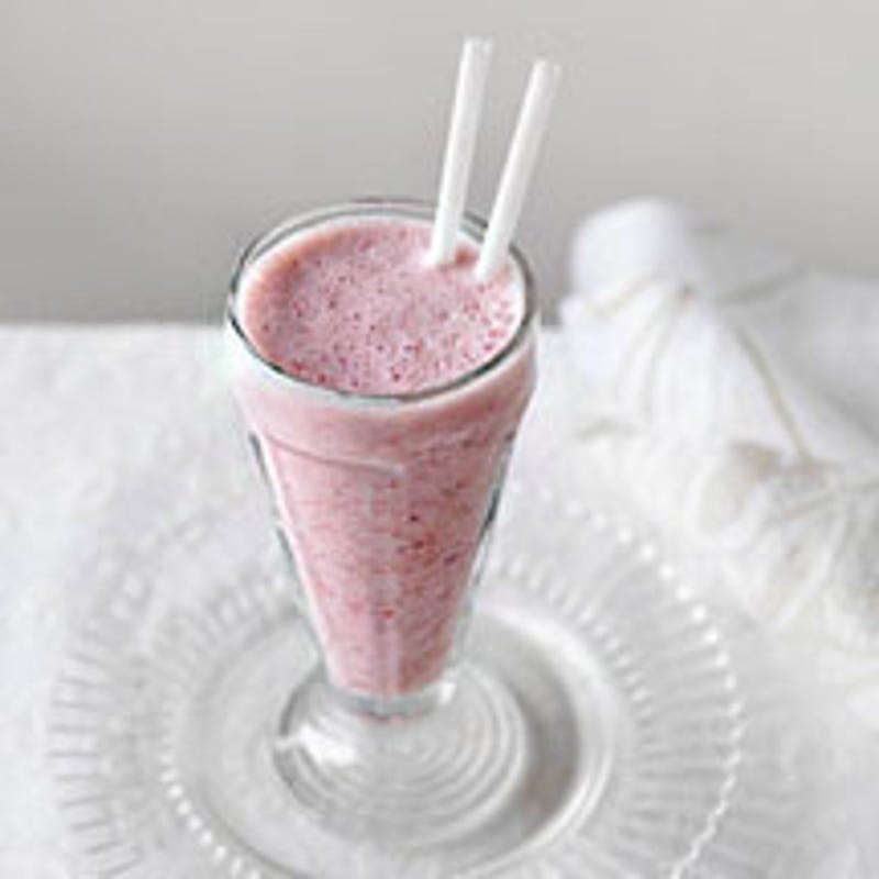 Foto van Aardbei-, amandel- en vanillemilkshake door WW