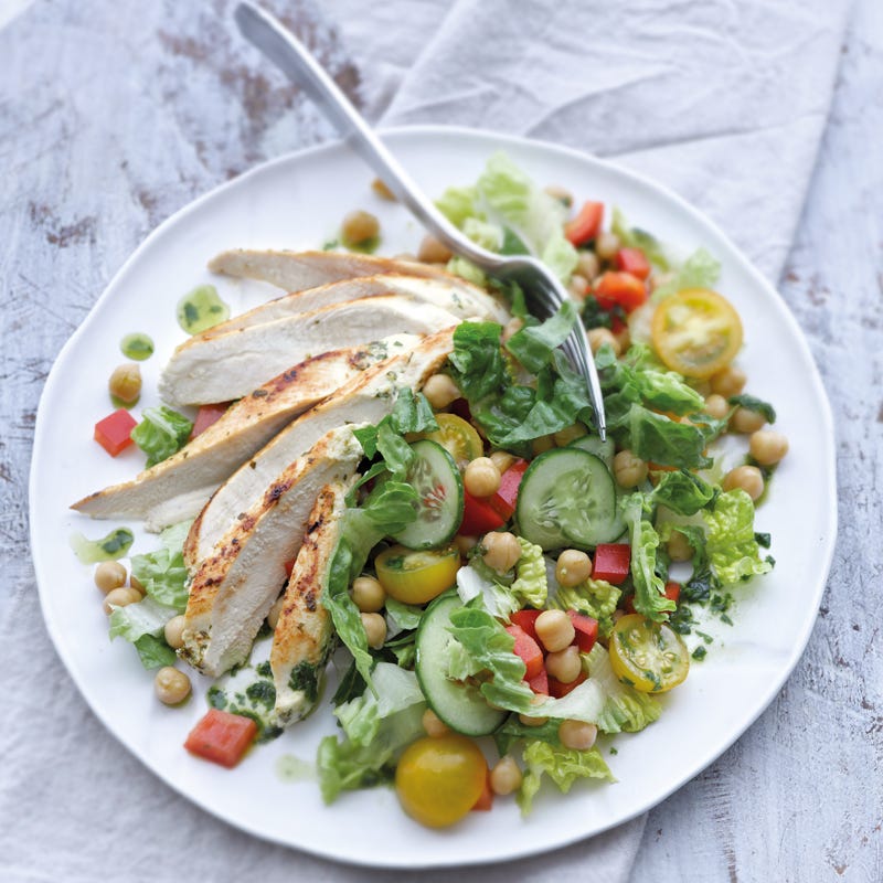 Kräuter-Joghurt-Hähnchen auf Kichererbsensalat