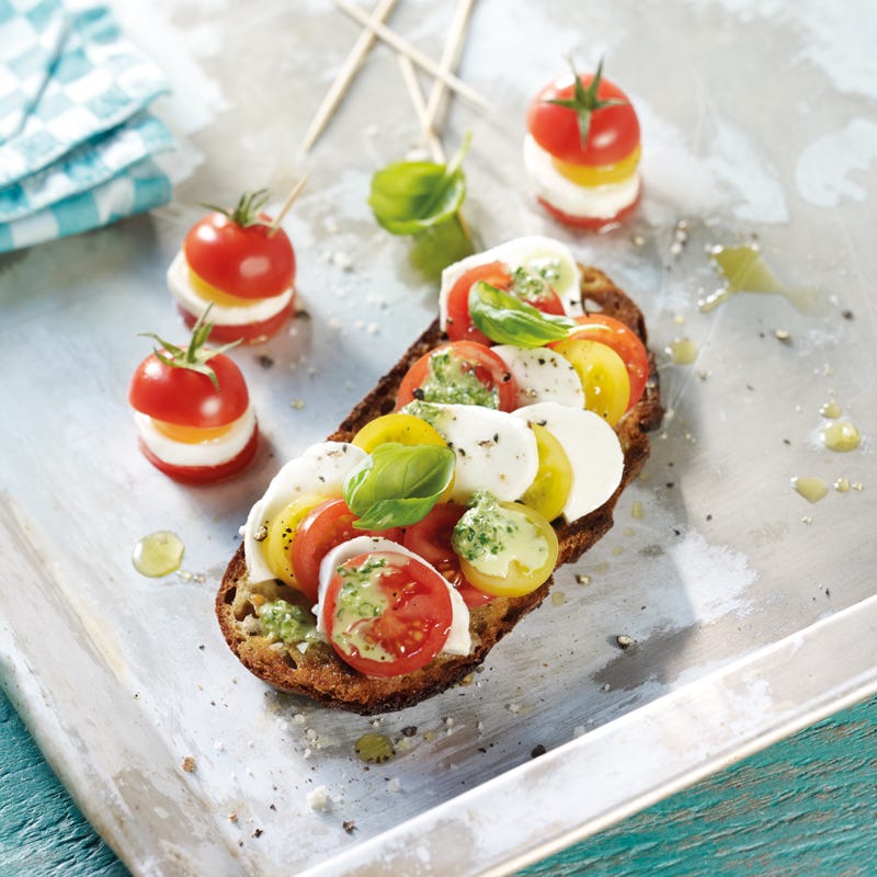 Foto Bunte Caprese mit Basilikumcreme von WW