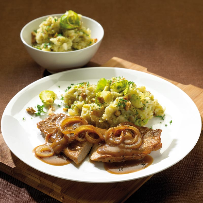 Foto Schnitzel mit Rosenkohl-Walnuss-Püree von WW