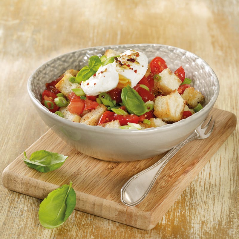 Foto Tomaten-Brot-Salat mit pochiertem Ei von WW
