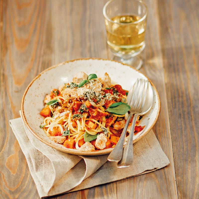 Foto Spaghetti mit Putenbolognese und Basilikumcrunch von WW