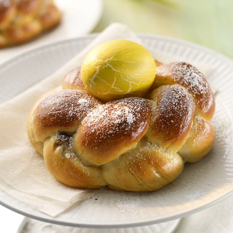 Osterhefekranz mit Rosinen