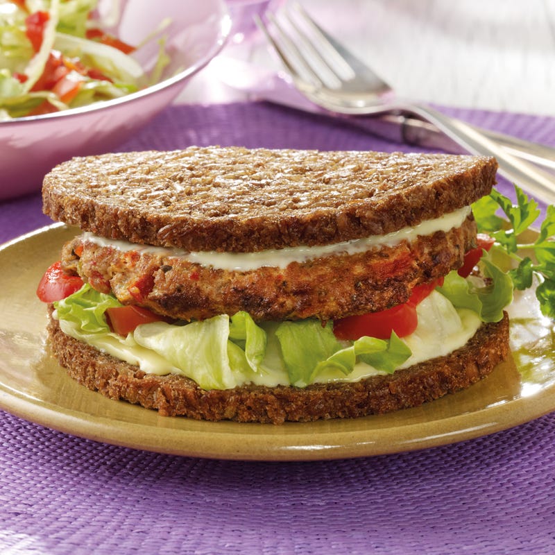 Burger mit Käse-Senf-Sauce