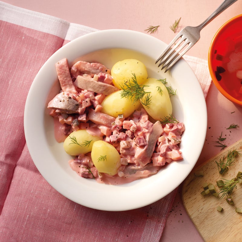 Roter Matjessalat mit Pellkartoffeln Rezept | WW Deutschland Roter Matjessalat mit Pellkartoffeln Rezept | WW Deutschland