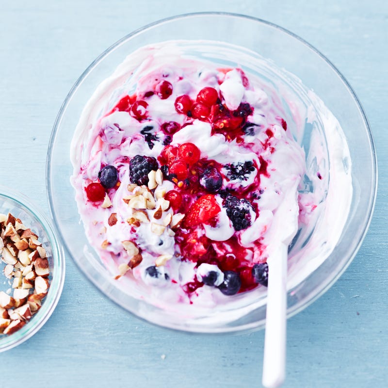 Foto Beerenquark mit Nüssen von WW