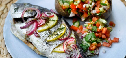 Dorade mit Ofenkartoffel und frischer Salsa