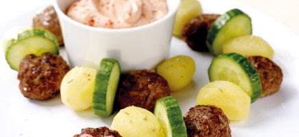 Frikadellenschlange mit Dip