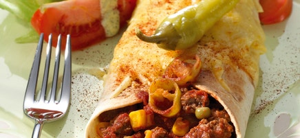 Überbackene Enchilada mit Salat