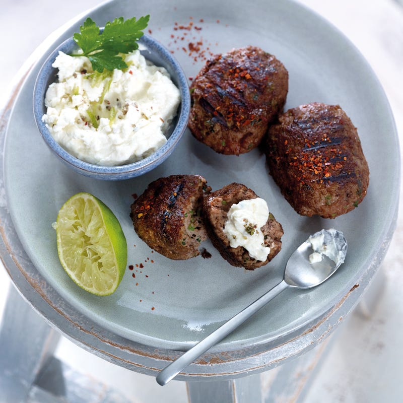 Pikante Köfte mit Joghurtdip