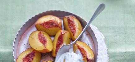 Gratinierter Pfirsich mit Minzjoghurt