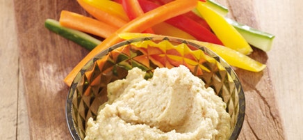 Hummus mit Gemüsesticks