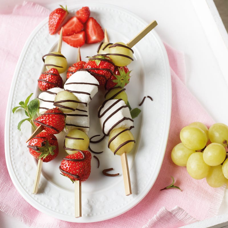 Foto Schoko-Obst-Spieße mit Marshmallows von WW