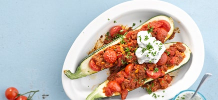 Gefüllte Zucchini Bologneser Art