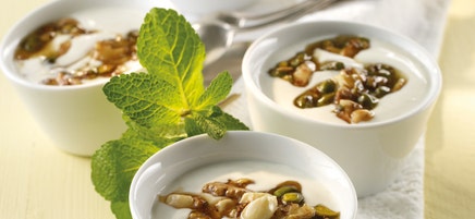 Griechischer Joghurt mit Nüssen