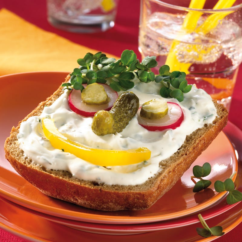 Foto Fröhliche Brötchen mit Kräuterquark von WW