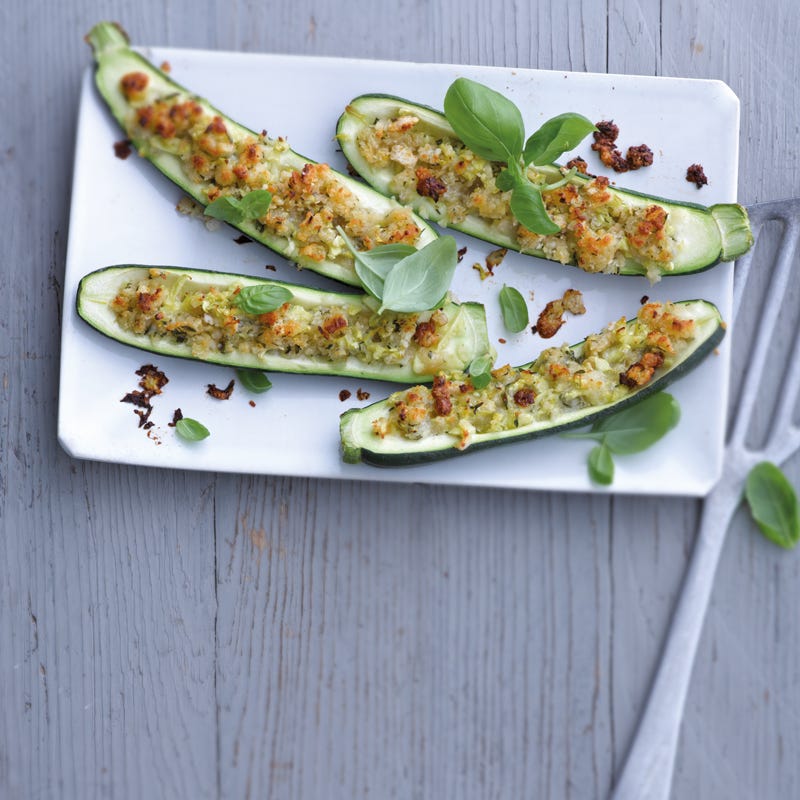 Würzige Zucchini-Parmesan-Schiffchen